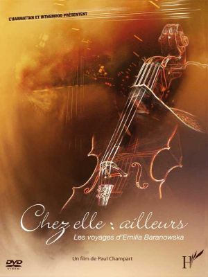 Chez elle : ailleurs